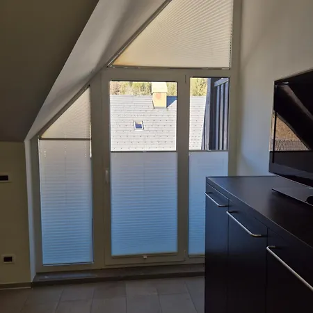 Klass 302 דירה קרנייסקה גורה