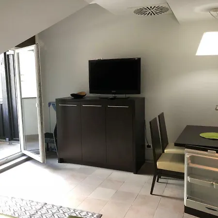 Klass 302 Apartment *